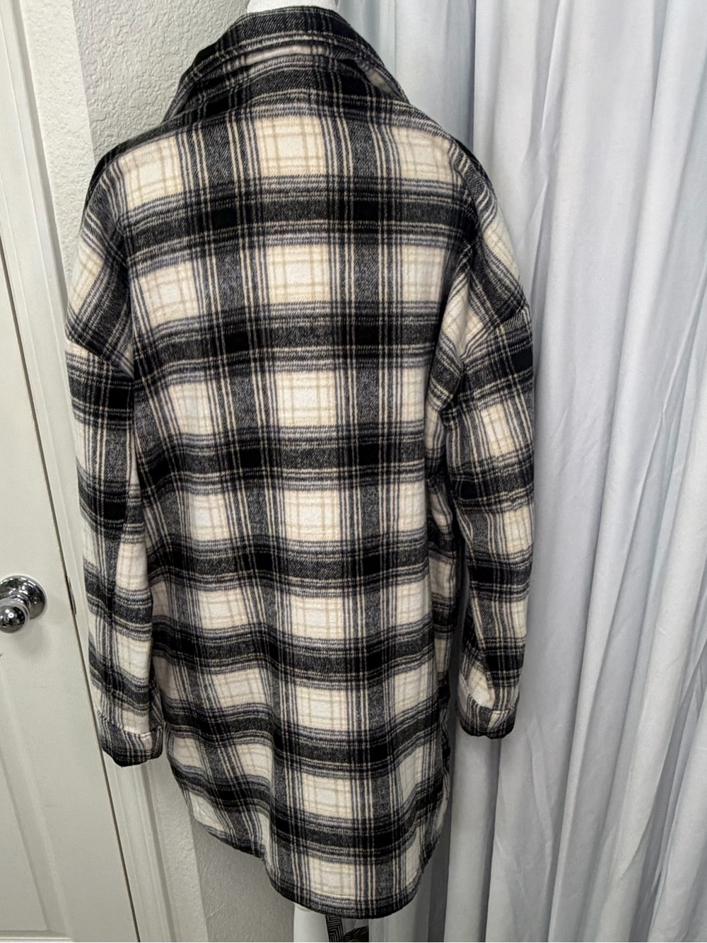 Banana Republic Plaid Flannel Shirt Jacket Shacket Black Cream M EUC - Picture 3 of 7